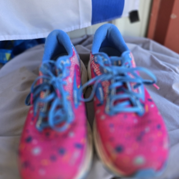 Brooks Ladies Sneakers - Picture 2 of 5